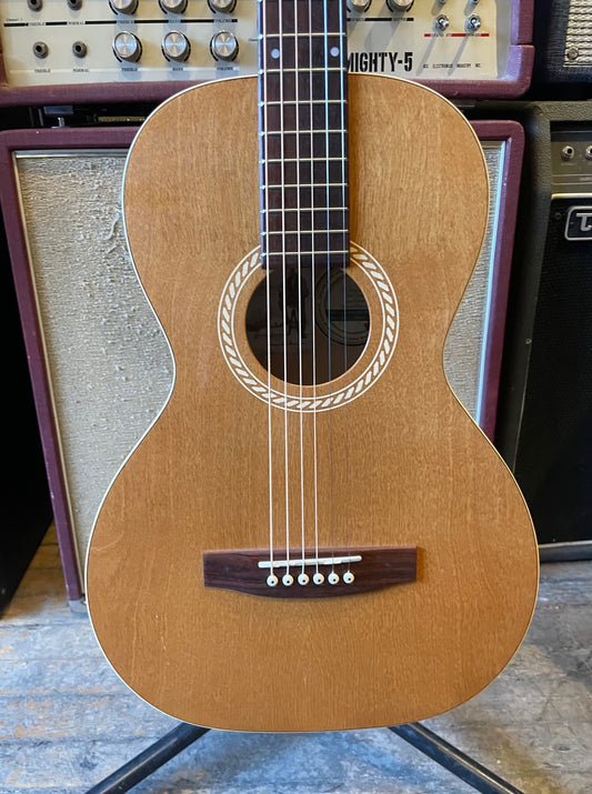 Art and Lutherie Ami Wild Cherry