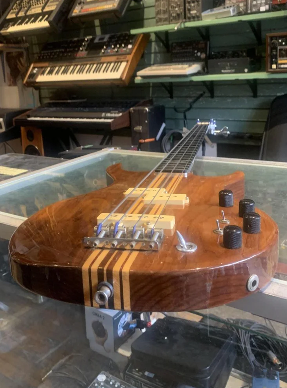 1979 Kramer DMZ 2000 Fretless