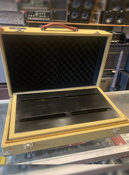 Hiscock Magpie Pedal Board with Case