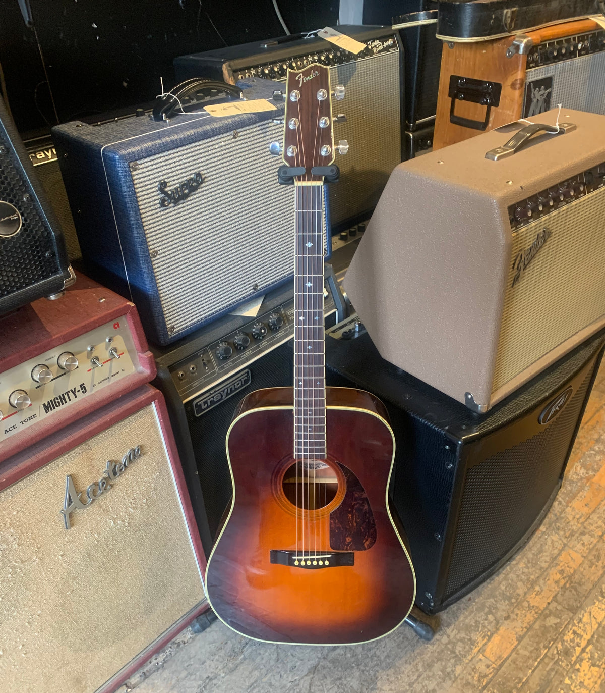 Fender F-240A