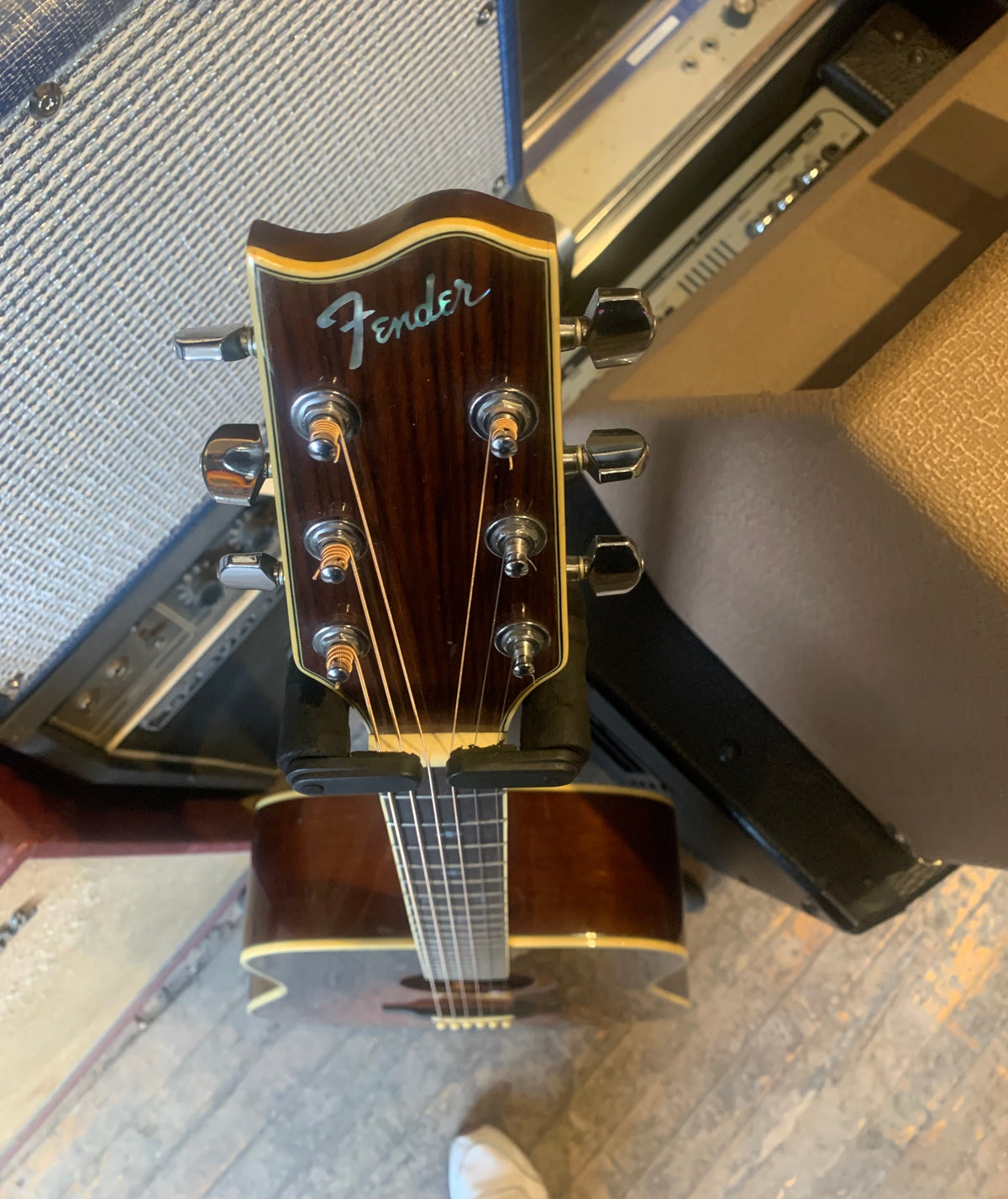 Fender F-240A