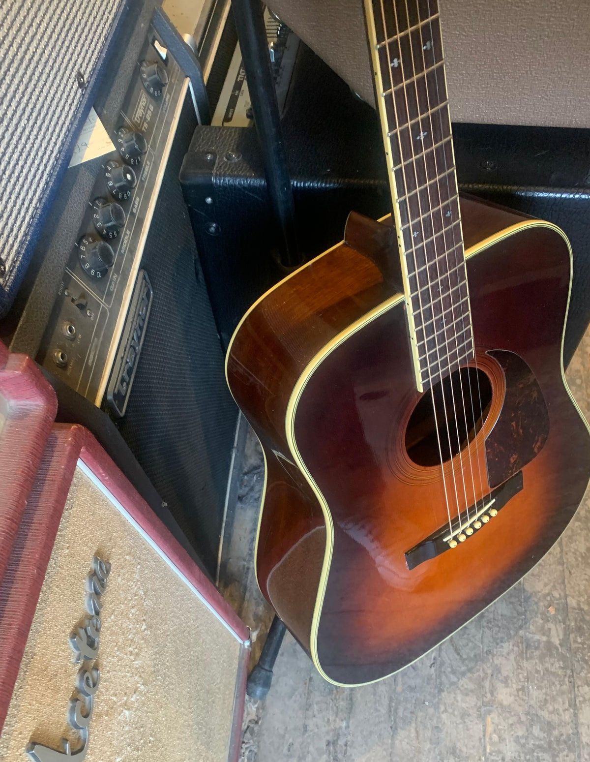 Fender F-240A
