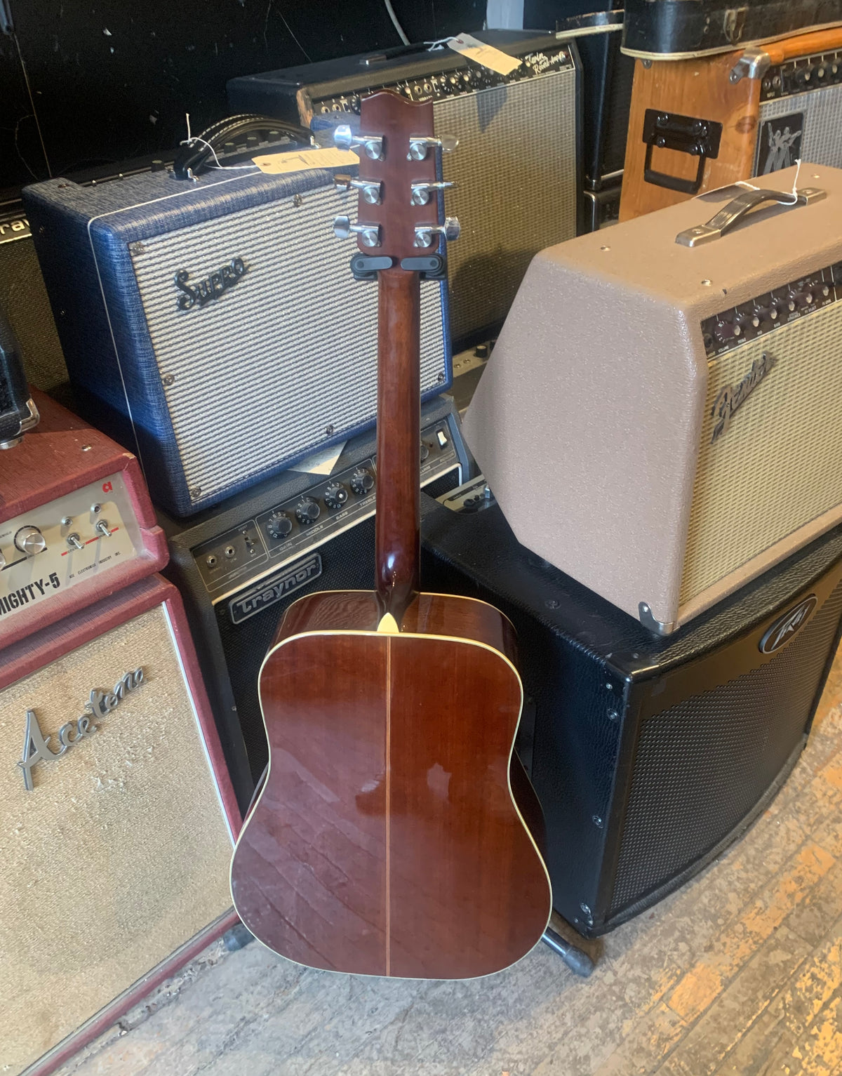 Fender F-240A