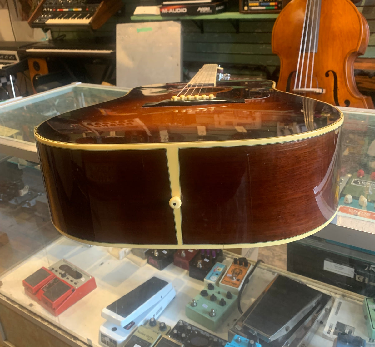 Fender F-240A