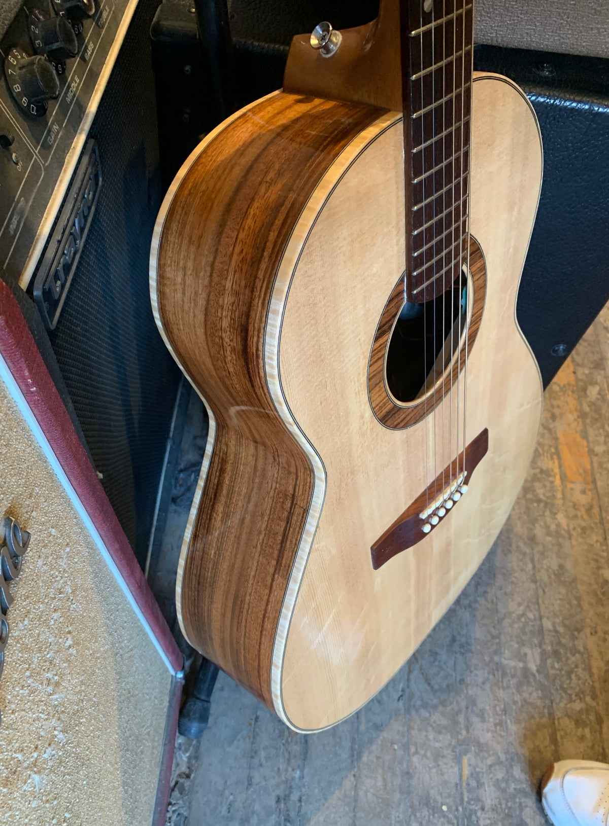 Lefty 2013 Gilmore Guitars Standard