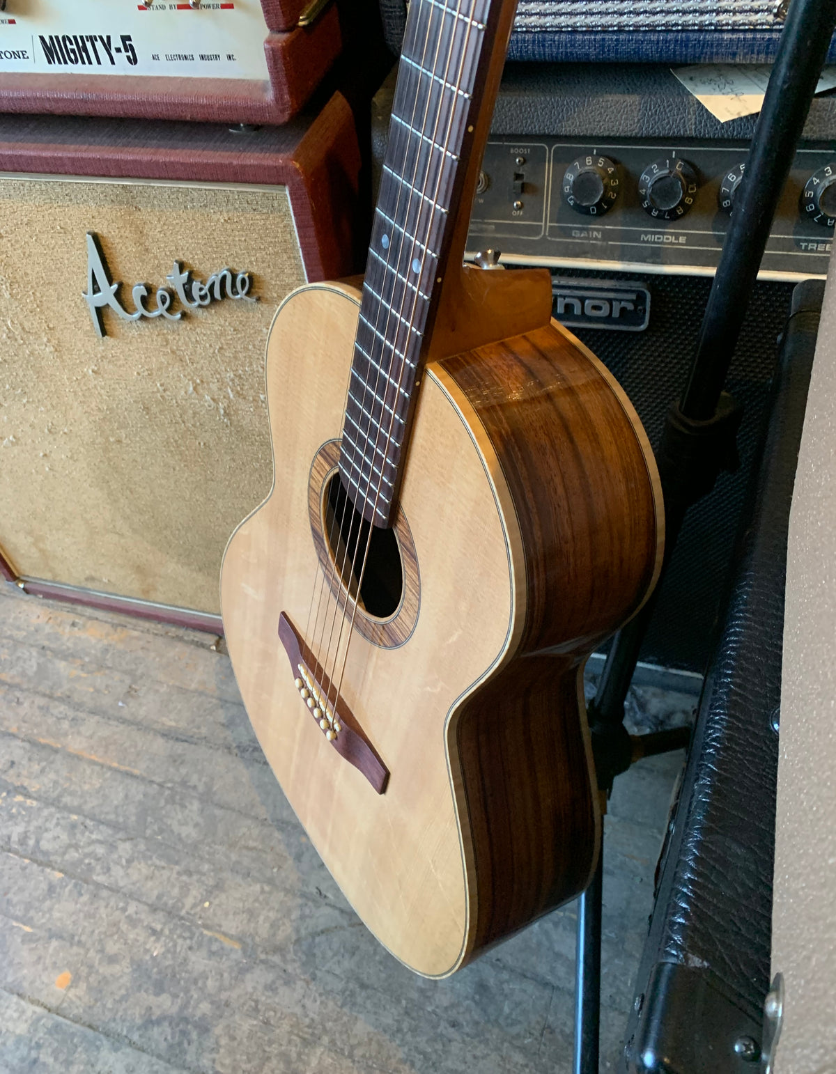 Lefty 2013 Gilmore Guitars Standard