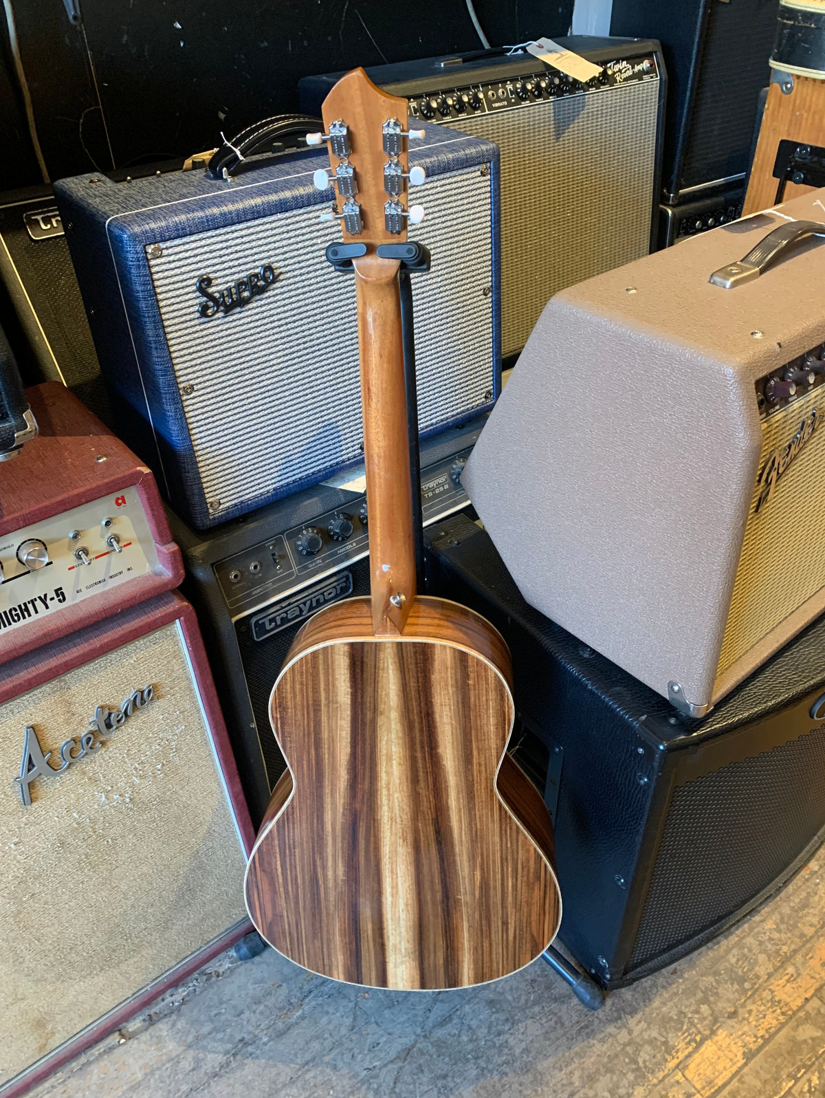 Lefty 2013 Gilmore Guitars Standard