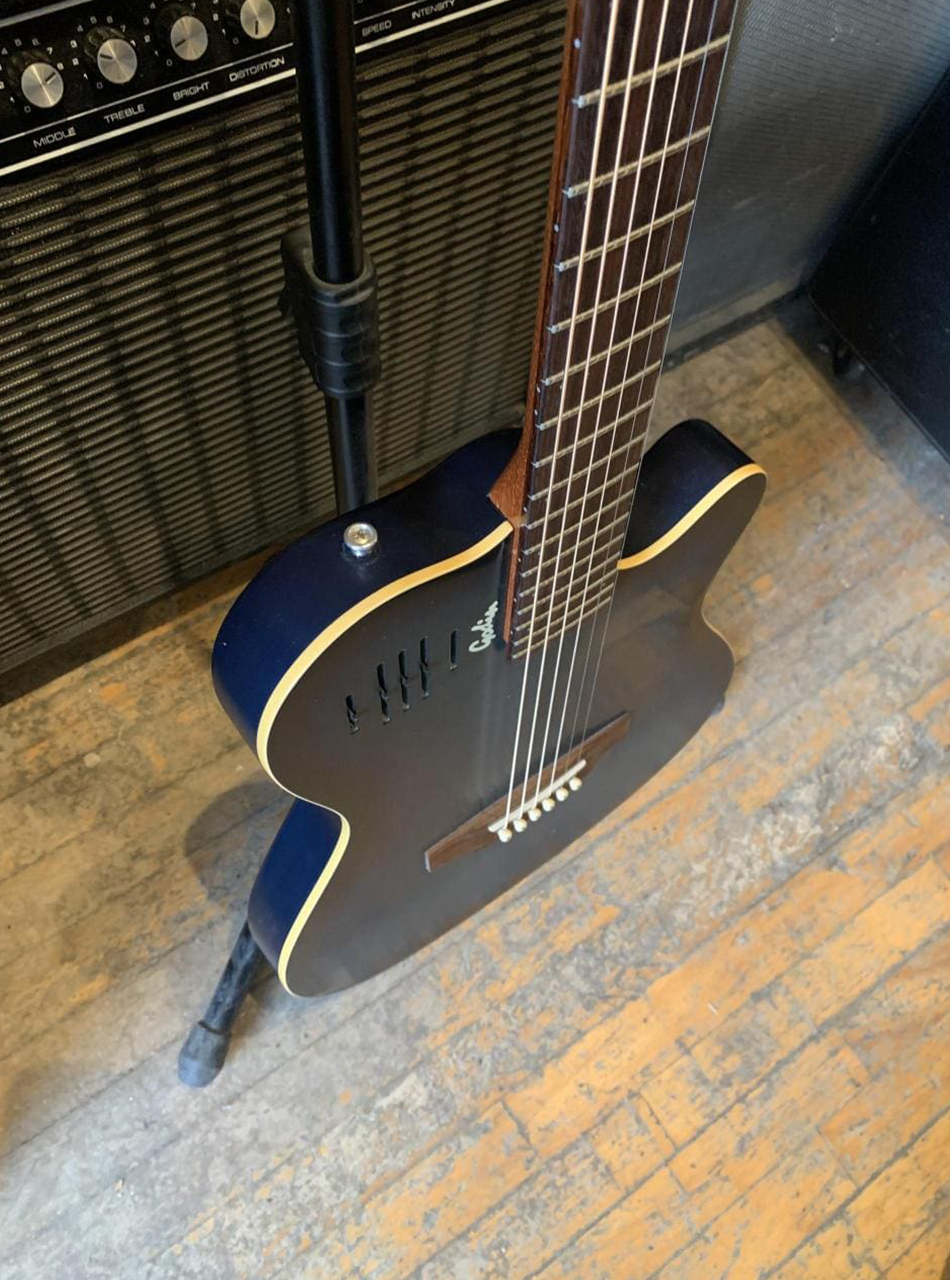 Godin A6